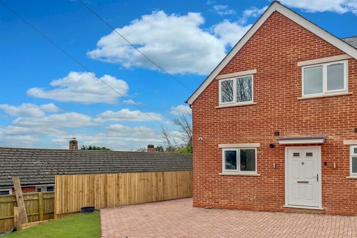 3 Bedroom End Of Terrace House To Rent In Hicks Farm Rise, High Wycombe, HP13
