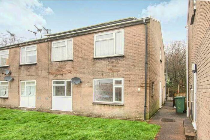 1 Bedroom Flat To Rent In Cae'r Gwerlas, Tonyrefail, Porth, CF39