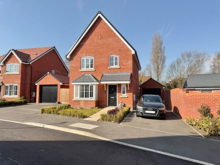 3 Bedroom House To Rent In Bronze Barrow Way, Bramford, Ipswich, IP8
