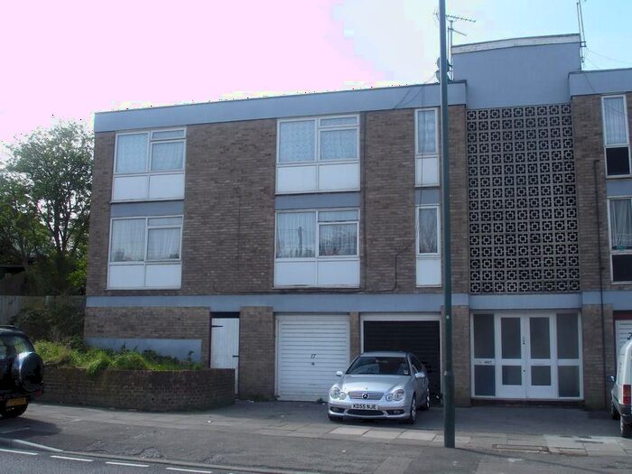 2 Bedroom Flat To Rent In St. Michaels Rise, Okehampton Crescent, Welling, DA16