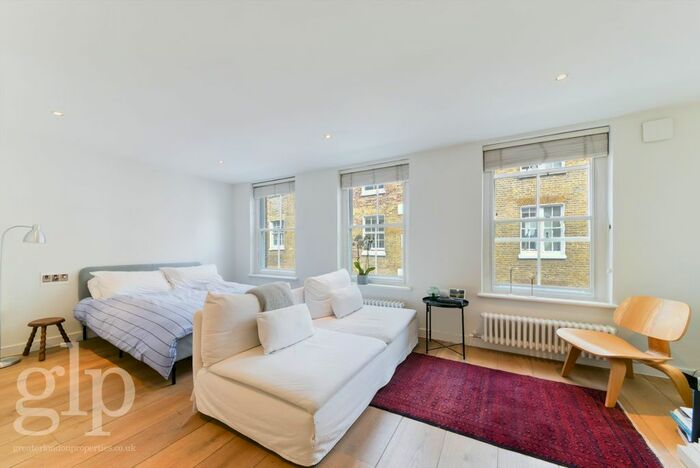 Studio To Rent In New Row, London, WC2N