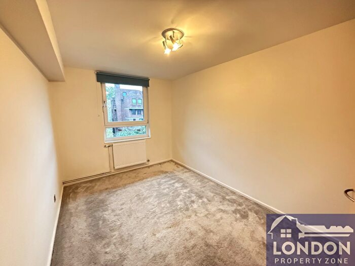 3 Bedroom Flat To Rent In More Close, West Kensington, London, W14