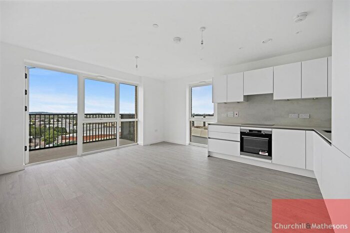 2 Bedroom Flat To Rent In Forastero House, Hayes, UB3