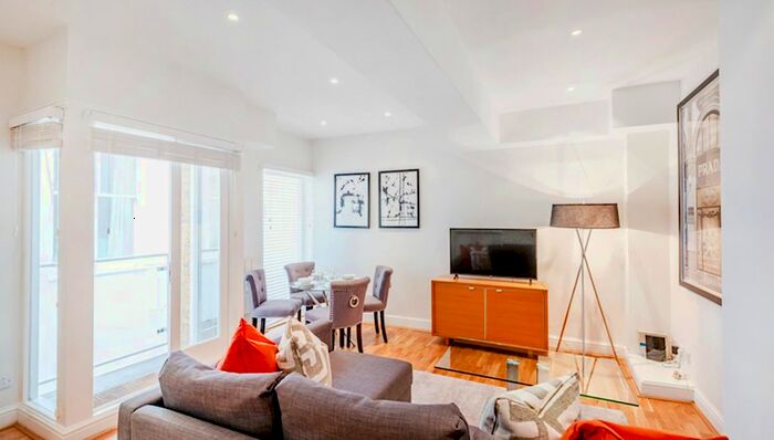 2 Bedroom Flat To Rent In Nottingham Place, Marylebone, London, W1U