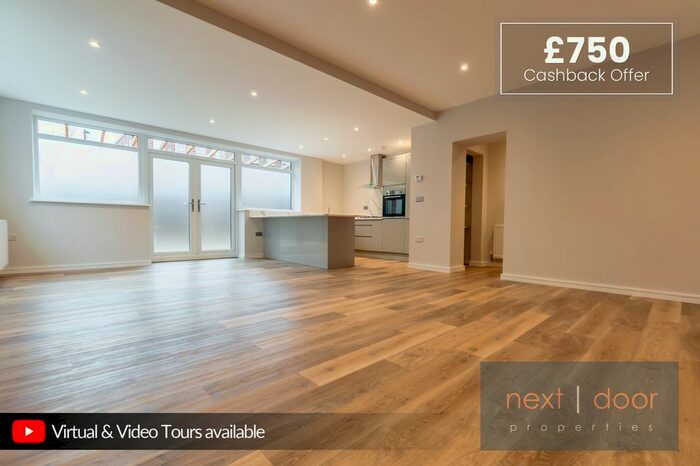 3 Bedroom Flat To Rent In Tabard Street, Borough, SE1