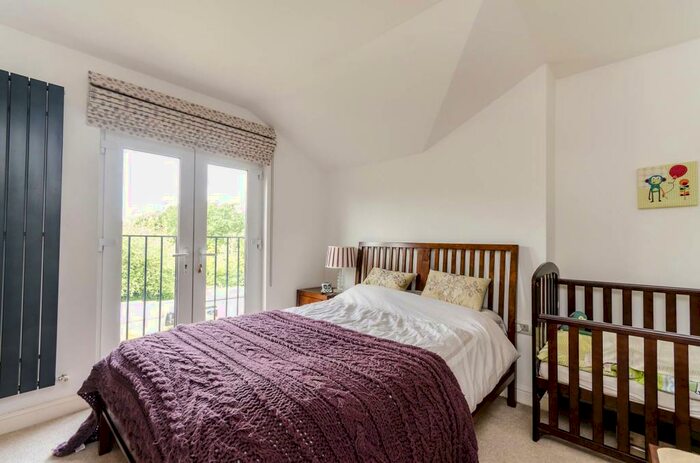 4 Bedroom End Of Terrace House To Rent In Stoneleigh Avenue, Worcester Park, KT4