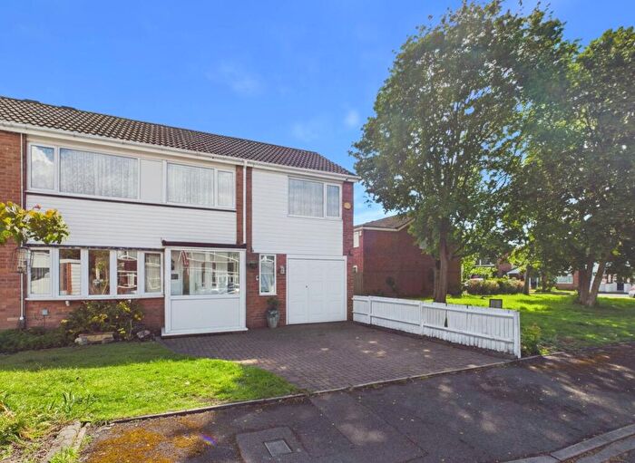 3 Bedroom Semi-Detached House For Sale In Meadow Park, Tamworth, B79