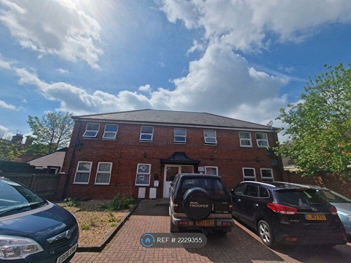 2 Bedroom Flat To Rent In Moss Court, Kettering, NN16