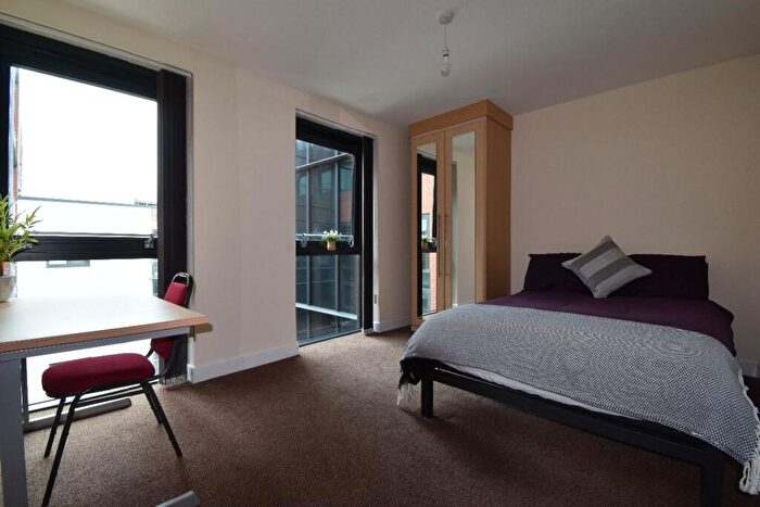 3 Bedroom Flat To Rent In Fitzwilliam Street, Sheffield, S1