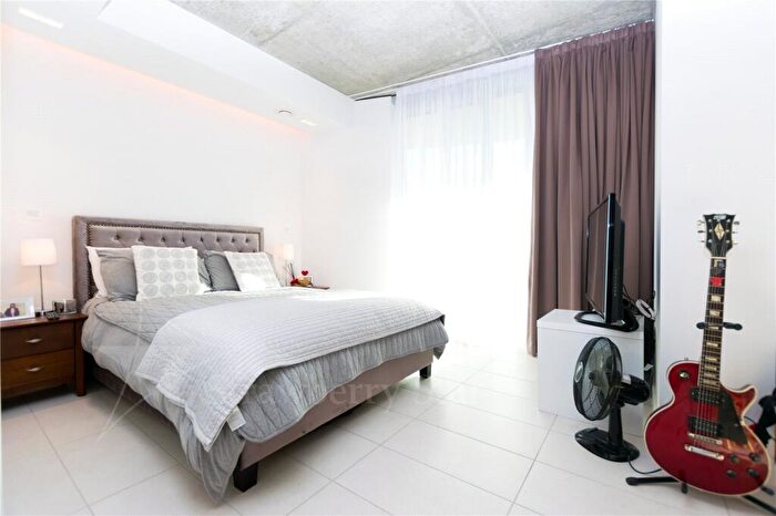 Apartment To Rent In Tidal Basin Road, London, E16