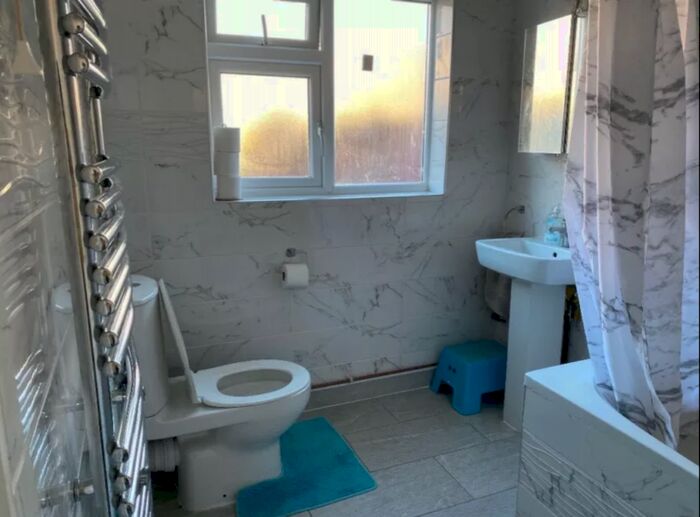 4 Bedroom Property To Rent In Roman Road, London E6