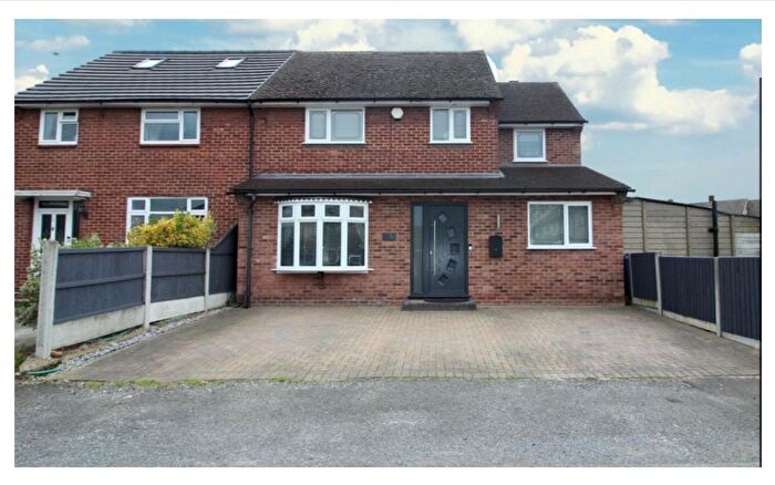 4 Bedroom Semi-Detached House To Rent In Callan Grove, South Ockendon, RM15