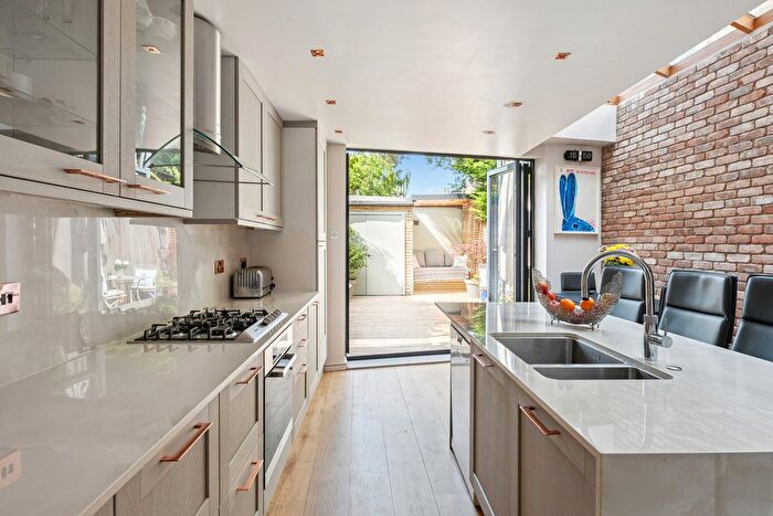 5 Bedroom Terraced House For Sale In Kynaston Road, London, N16