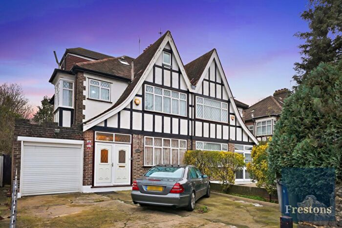 4 Bedroom Semi-Detached House To Rent In Chase Way, London, N14