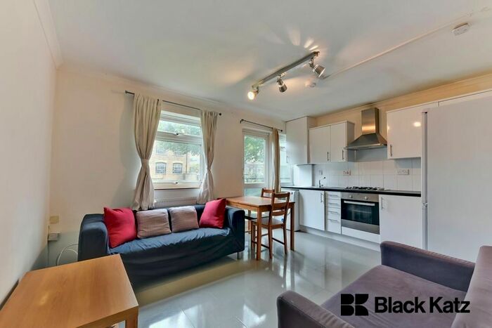 3 Bedroom Flat To Rent In St. Saviours Estate, London, SE1