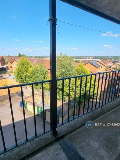 2 Bedroom Flat To Rent In Somerset Avenue, Leicester, LE4