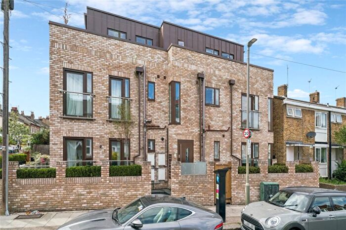 2 Bedroom Duplex For Sale In Taybridge Road, London, SW11