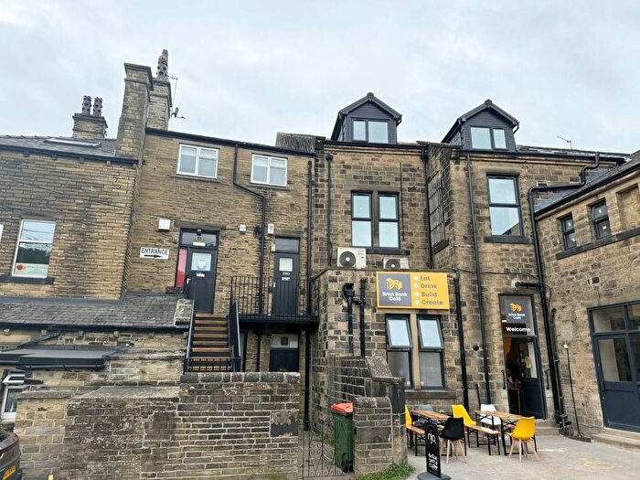 2 Bedroom Flat To Rent In Main Street, Bingley, West Yorkshire, BD16