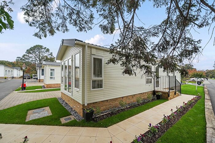 2 Bedroom Mobile/park Home For Sale In Regency Court, Stover, Newton Abbot, Devon, TQ12