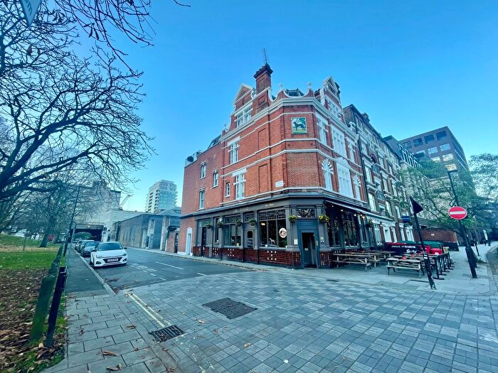 3 Bedroom Flat To Rent In Vauxhall Walk, Pimlico, West End, Nine Elms, London, SE11