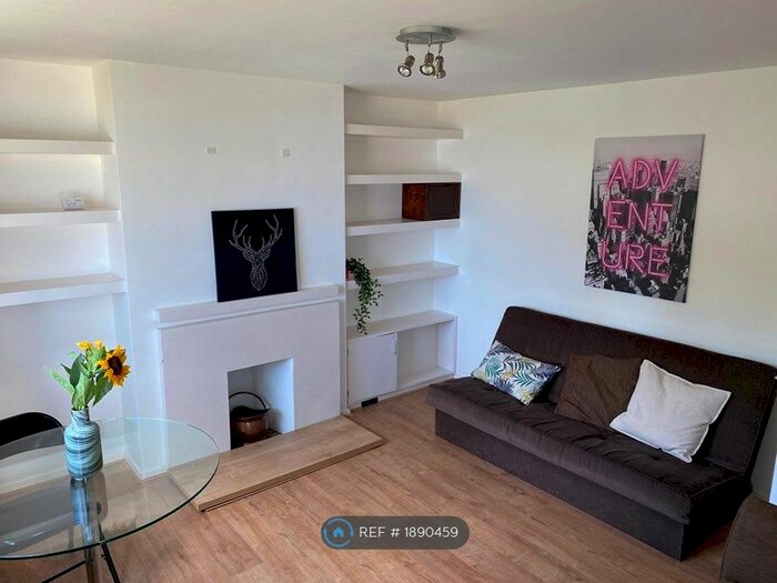 2 Bedroom Flat To Rent In Sulivan Court, London, SW6