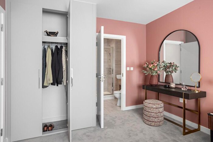 1 Bedroom Apartment For Sale In Riverside West, Erith, Kent, DA8