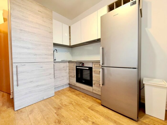 2 Bedroom Flat To Rent In Median Road, London, E5