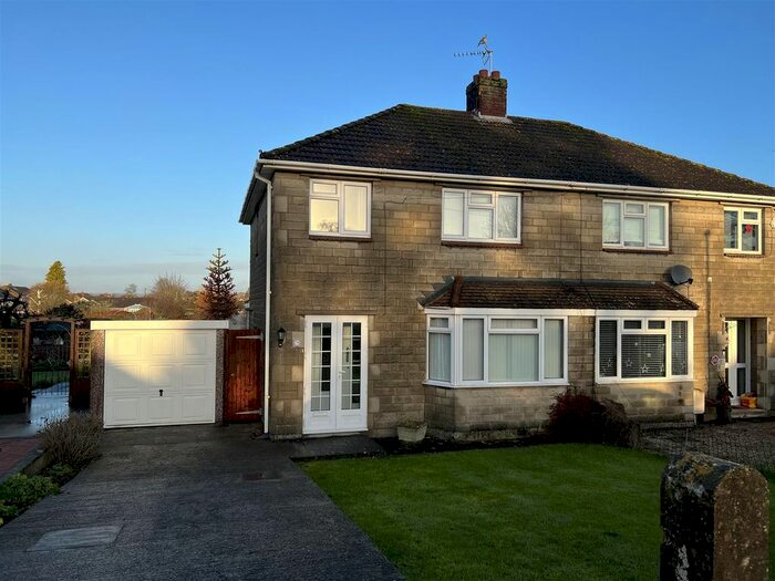 3 Bedroom Semi-Detached House To Rent In St. Thomas Road, Trowbridge, BA14