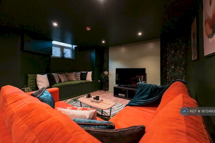 7 Bedroom Terraced House To Rent In Holly Road, Northampton, NN1