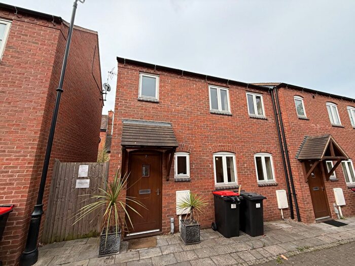 3 Bedroom End Of Terrace House To Rent In Church Street, Atherstone, CV9