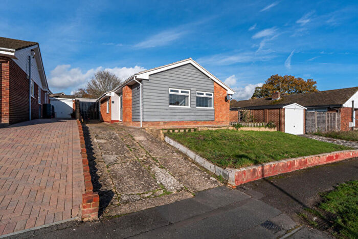 3 Bedroom Detached Bungalow For Sale In Silverdale Road, Tadley, RG26