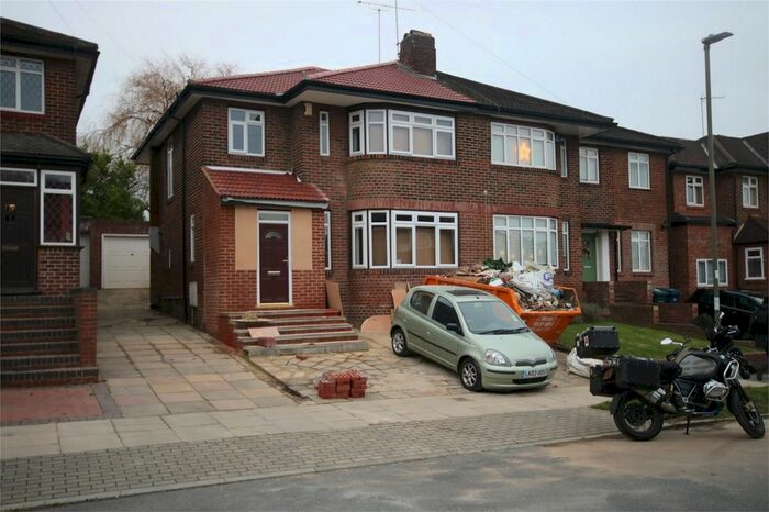 3 Bedroom Semi-Detached House To Rent In Raleigh Drive, London N20