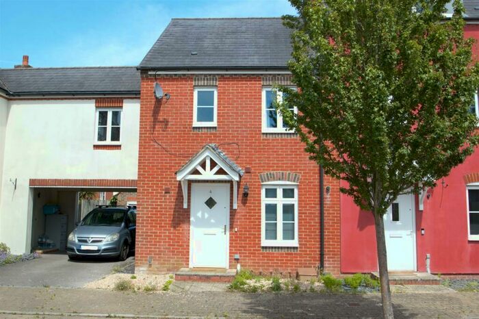 3 Bedroom Terraced House To Rent In Hobbs Square, Petersfield., GU31
