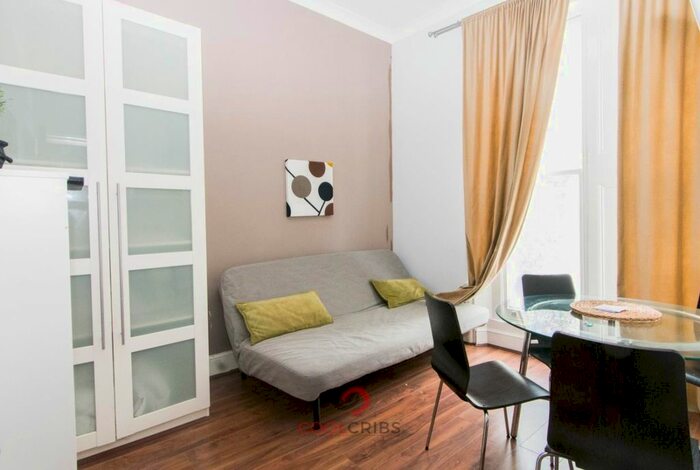 2 Bedroom Flat To Rent In Hereford Road, London, W2