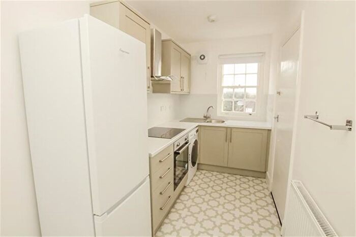 3 Bedroom Flat To Rent In Brampton Grove, Hendon, NW4