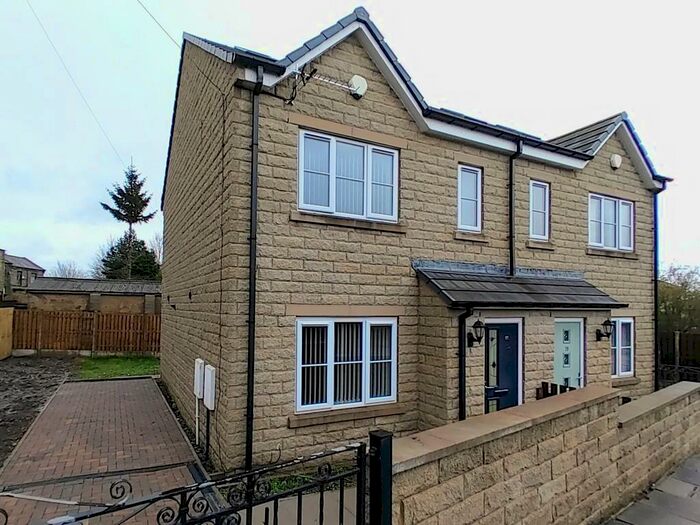 3 Bedroom Semi-Detached House To Rent In Smith Avenue, Wibsey, BD6