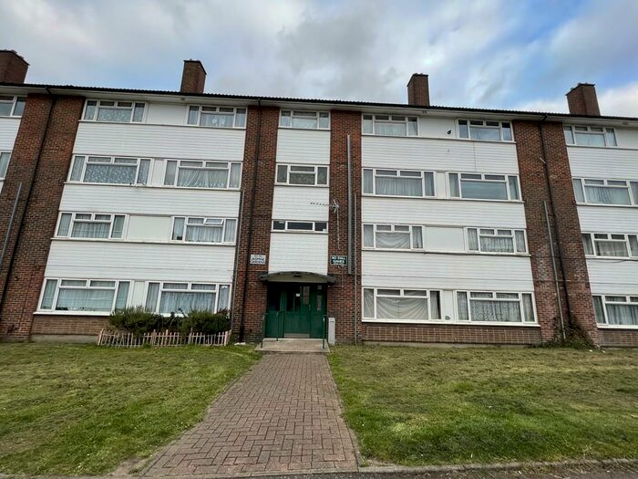 2 Bedroom Apartment To Rent In Jasmine Gardens, Croydon, CR0