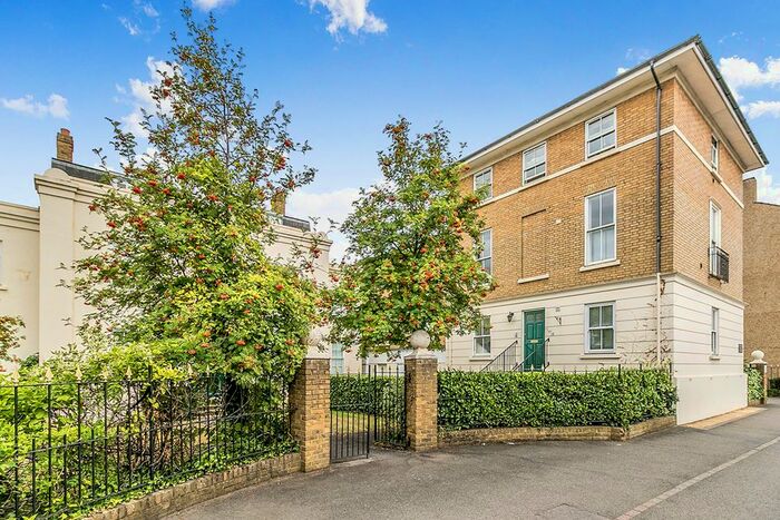 1 Bedroom Flat To Rent In Lysander Gardens, Surbiton, Surrey, KT6