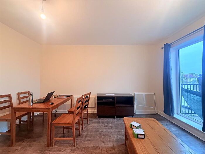 2 Bedroom Flat To Rent In Hedera Place, Hounslow, TW4