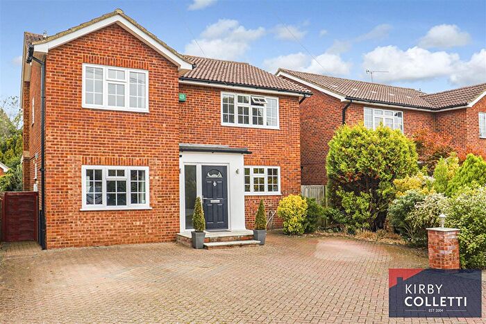 4 Bedroom Detached House For Sale In Riverside Avenue, Broxbourne, EN10
