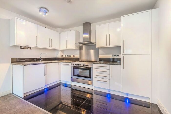 2 Bedroom Flat To Rent In Pearlville Court, Reading Road, Winnersh, Berkshire, RG41