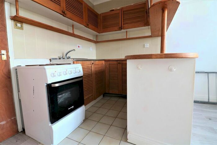 Studio To Rent In Stanford House, Princess Margaret Road, East Tilbury, Tilbury RM18