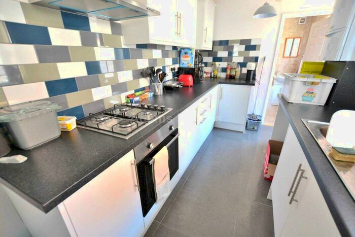 3 Bedroom Terraced House To Rent In De Beauvoir Road, Reading, RG1