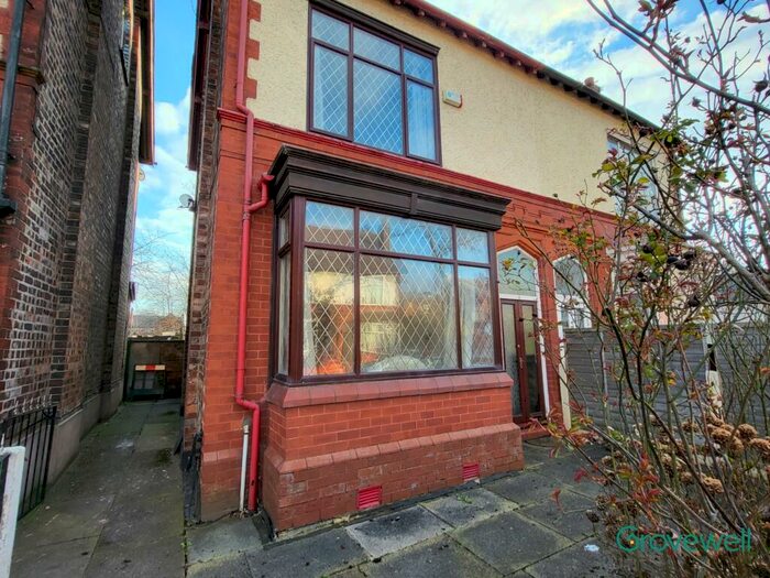 4 Bedroom Semi-Detached House To Rent In Grassfield Avenue, Salford, M7