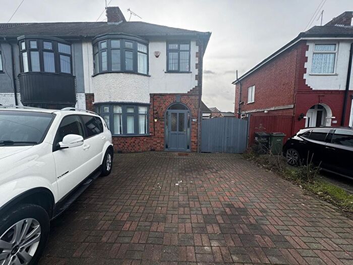 3 Bedroom Semi Detached House For Sale In Harborough Road, Oadby, LE2