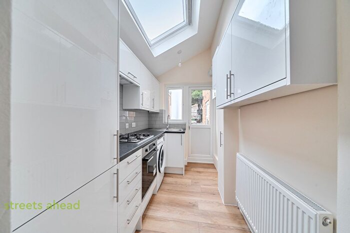 1 Bedroom Flat To Rent In Croydon Road, Beckenham, BR3