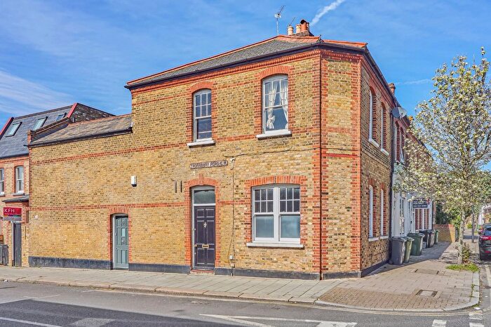 2 Bedroom Flat For Sale In Thornbury Road, Brixton, London, SW2