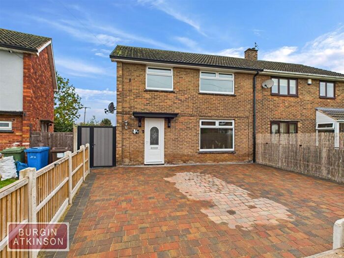 3 Bedroom Semi-detached House For Sale In Lawnwood Avenue, Elkesley, Retford, DN22