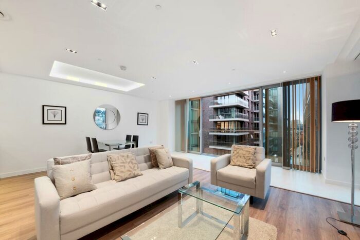 2 Bedroom Flat To Rent In Piazza Walk, Goodman's Fields, Aldgate, London, E1