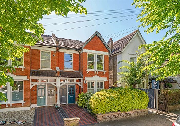 3 Bedroom Maisonette For Sale In Samos Road, Anerley, London, SE20